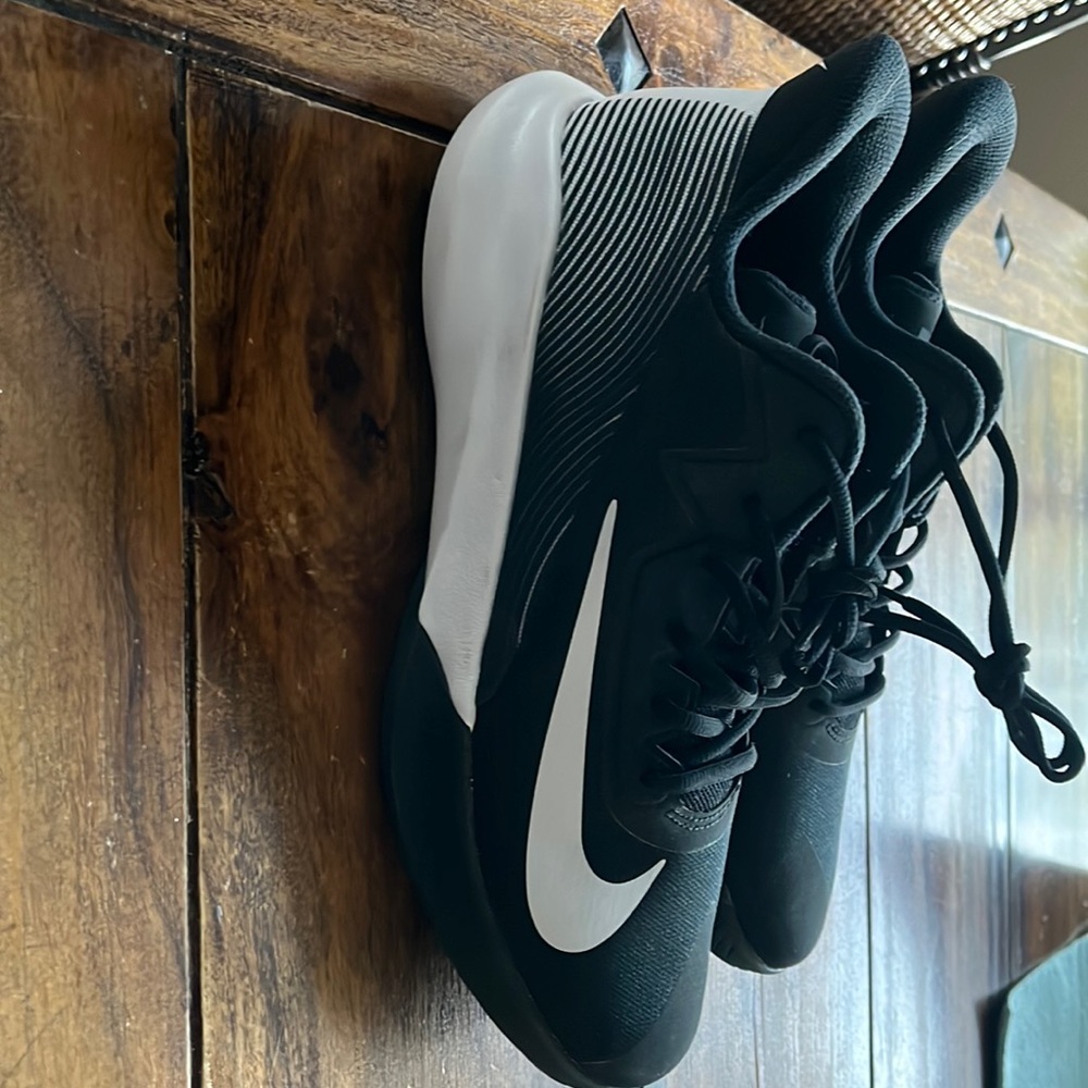 Mens Nike basketball shoes 9.5